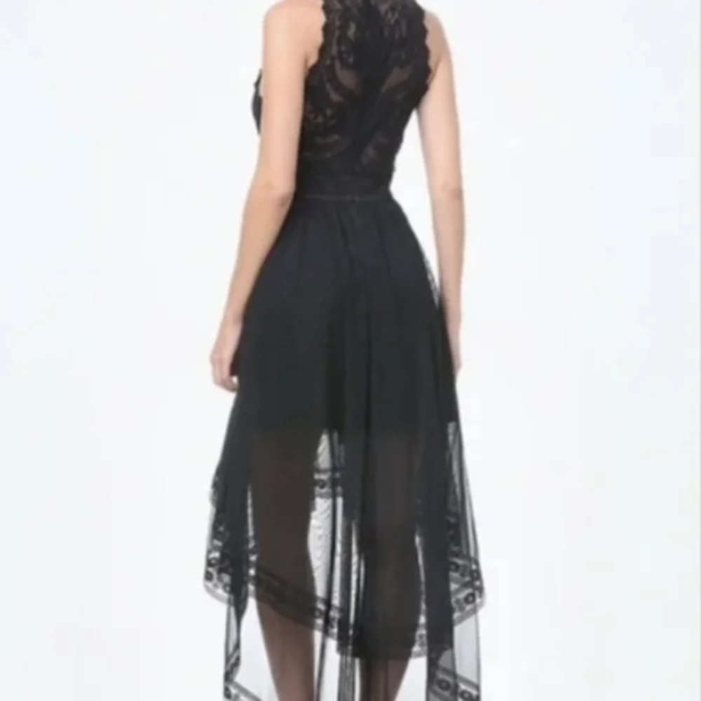 Elegant Black Lace Dress - Picture 2 of 8